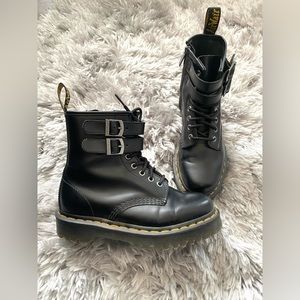 Dr martens w straps